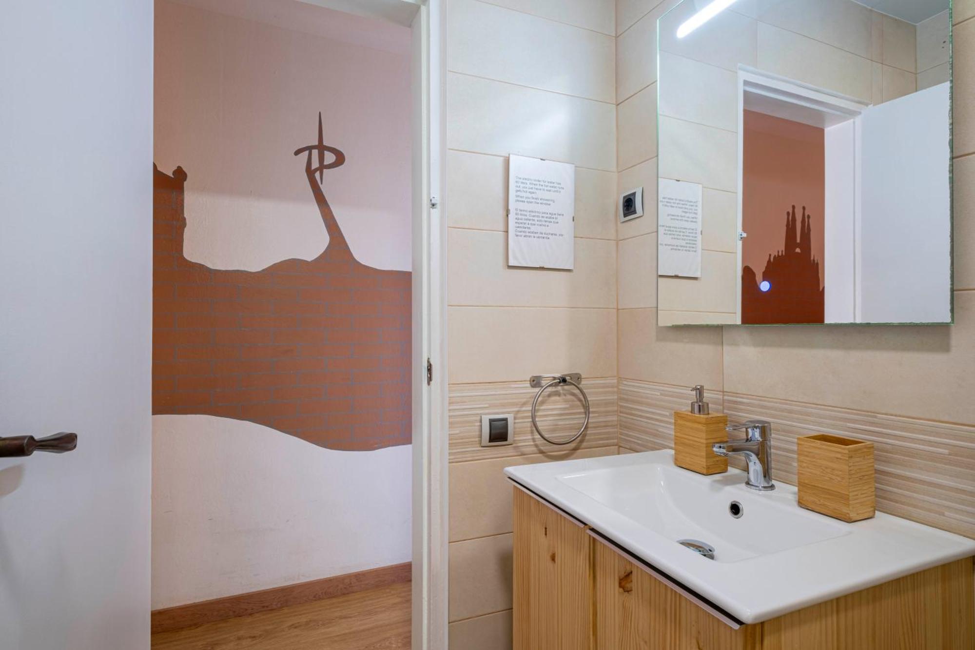 5 Min To The Sea And 15 Min To Barcelona Center Appartement Sant Adria de Besos Buitenkant foto